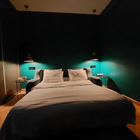 Boutique With Balcony & Radisson View Calea Victoriei Apartment