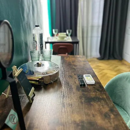 Boutique With Balcony & Radisson View Calea Victoriei Apartment